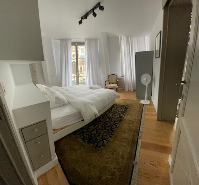 Duplex Dernier Etage Avec Terasse A Deux Pas De La Grand Place Брюксел Екстериор снимка