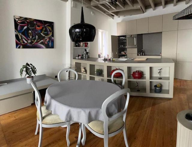 Duplex Dernier Etage Avec Terasse A Deux Pas De La Grand Place Брюксел Екстериор снимка