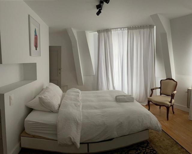 Duplex Dernier Etage Avec Terasse A Deux Pas De La Grand Place Брюксел Екстериор снимка
